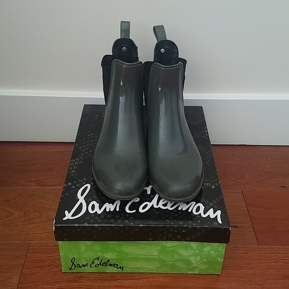 Sam Edelman Shoes - Sam Edelman Tinsley Moss green rain Chelsea boots. Size 7.